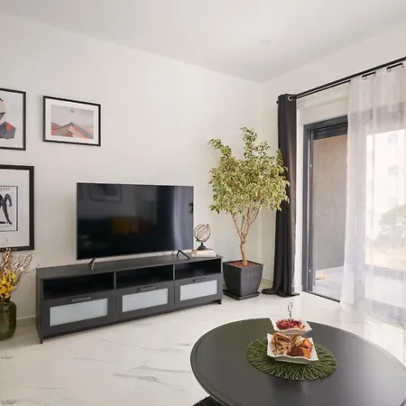 아파트 On The Third Cloud 2bdr With Walk-in Closet *