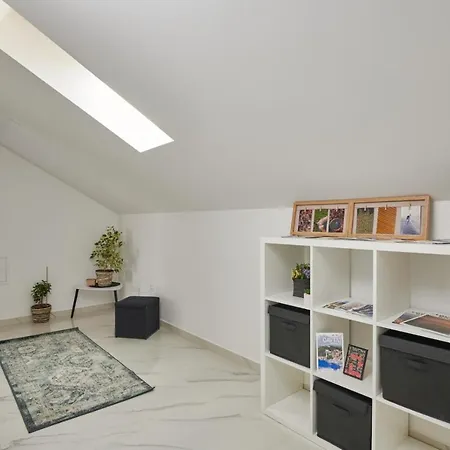 아파트 On The Third Cloud 2bdr With Walk-in Closet *