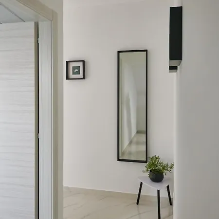 On The Third Cloud 2bdr With Walk-in Closet *