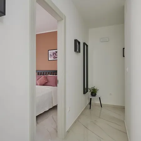 On The Third Cloud 2bdr With Walk-in Closet Διαμέρισμα